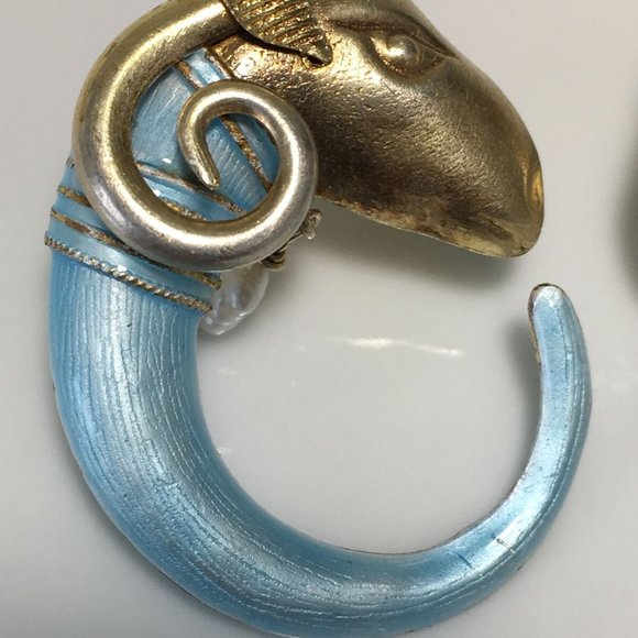 RARE FIND VINTAGE LAUREL BURCH ASSYRIAN RAMS HEAD GOLD VERMEIL EARRINGS - Picture 6 of 11